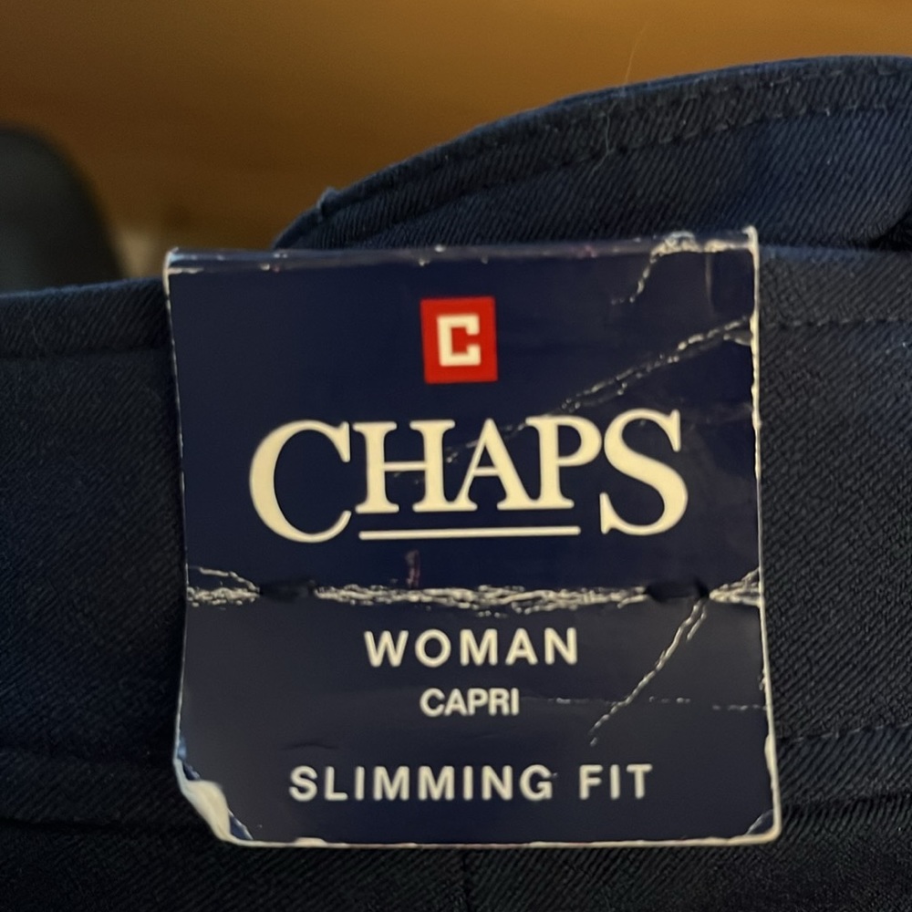 Chaps Woman Capri Pants- Size24W - Picture 3 of 4